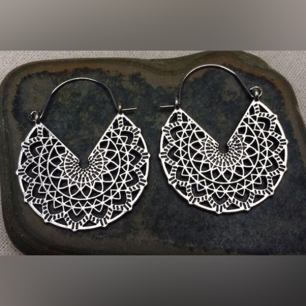 Elegant Silver Filigree Hoop Earrings
